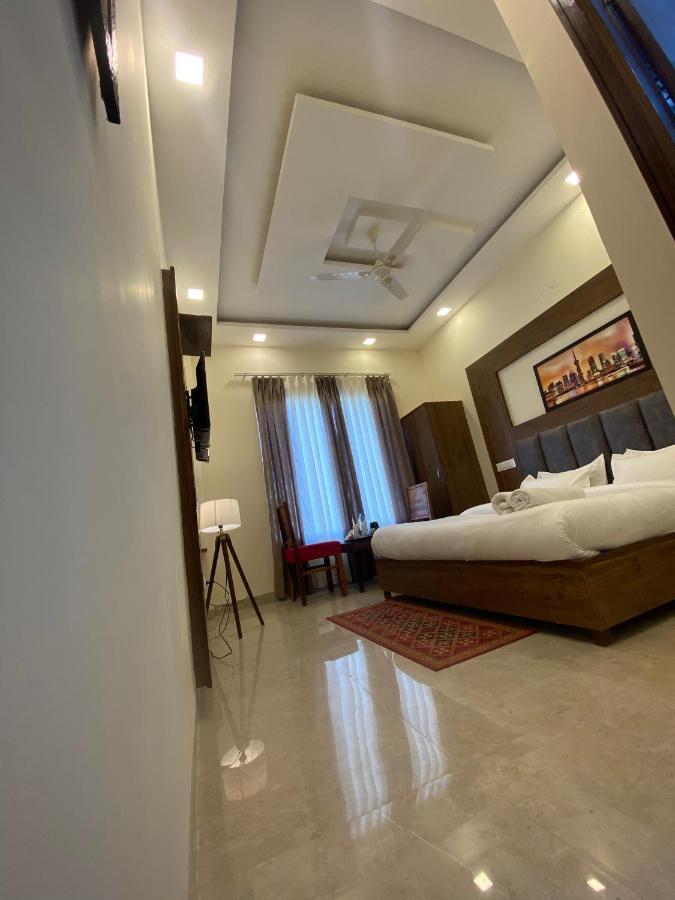 Hotel Woodlark Zirakpur - A Peaceful Stay エクステリア 写真